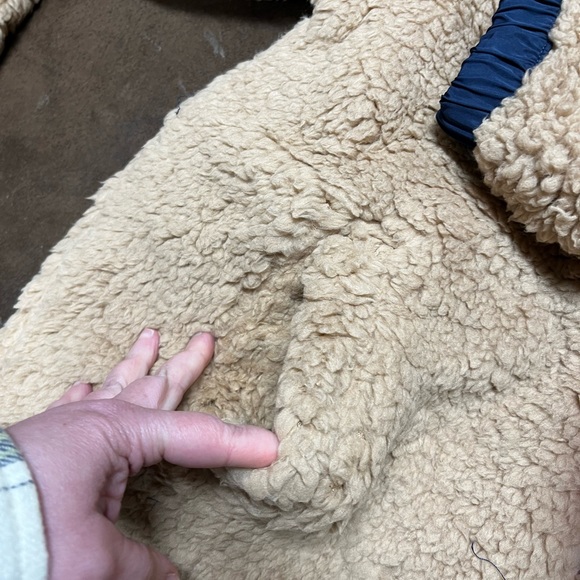 NWT Reversible Faux Fur Jacket (Beige and Navy) no tag on inside - Picture 8 of 8